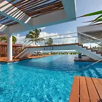 3Br Beachfront Luxury Apt W/First Class Amenities