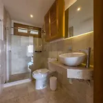 2Br Beach & Marina Front Condo W/ Top Features