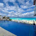 Apt With Balcony, Beach Access & Comfort, Pool