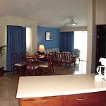 The Sunshine Club At Tucancun Beach
