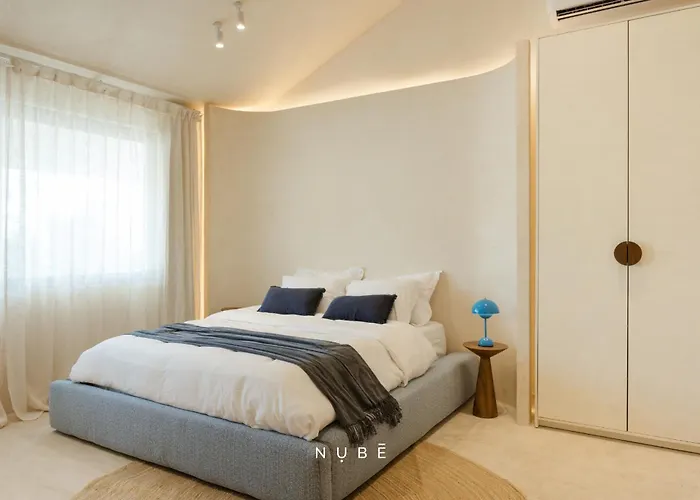 Aesthetic Design Suite Aire With Pool