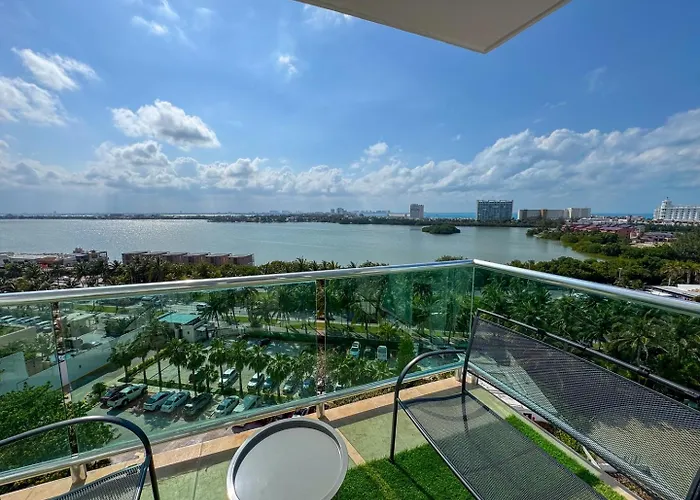 Apt With Balcony, Beach Access & Comfort, Pool