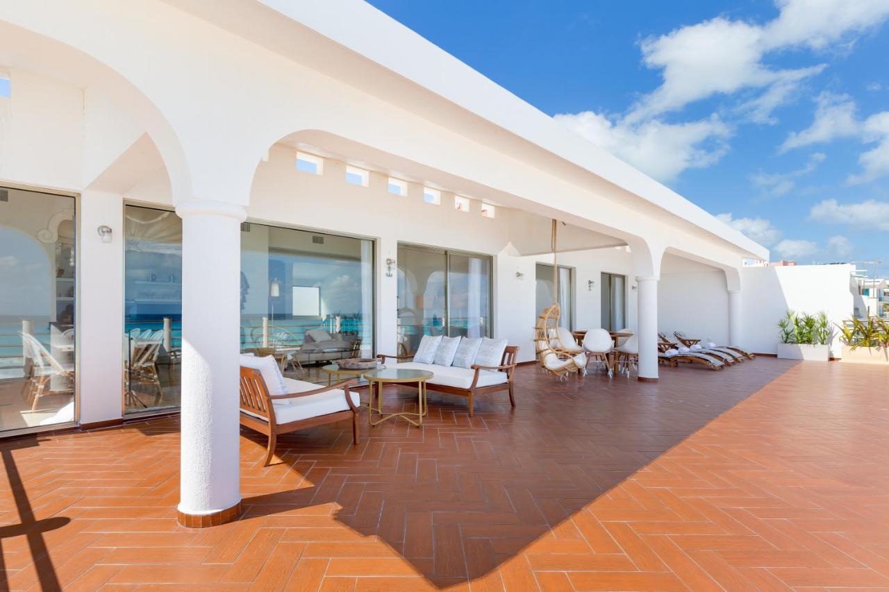Amazing 5 Bedroom On The Beach! *