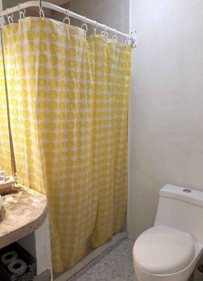 In Guest - 2, Private Bathroom, A C, Wi-fi 50 Mbps In Downtown * Cancun