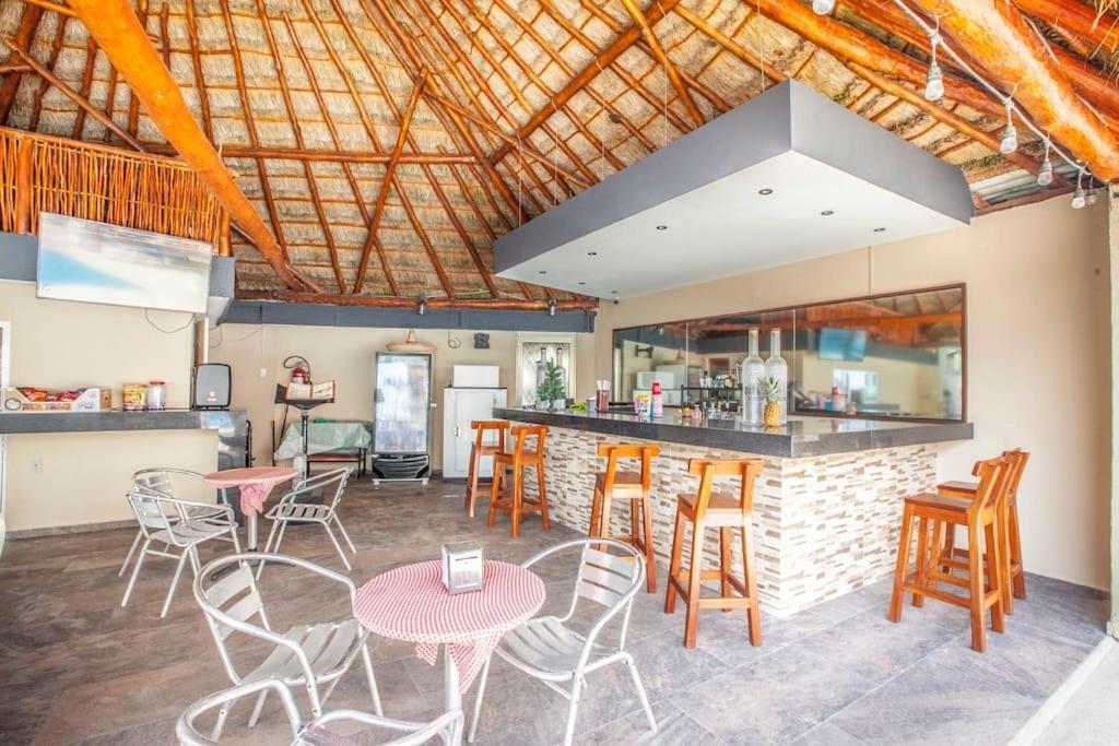 Oceanside - Stunning Views, Ideal Location Apartment