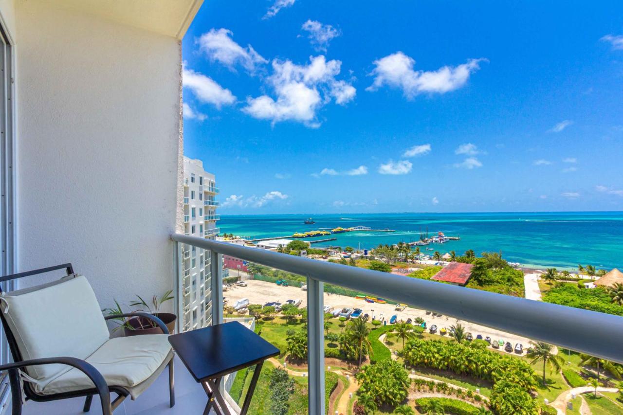 Amara Beachfront By The Sea Apartment *
