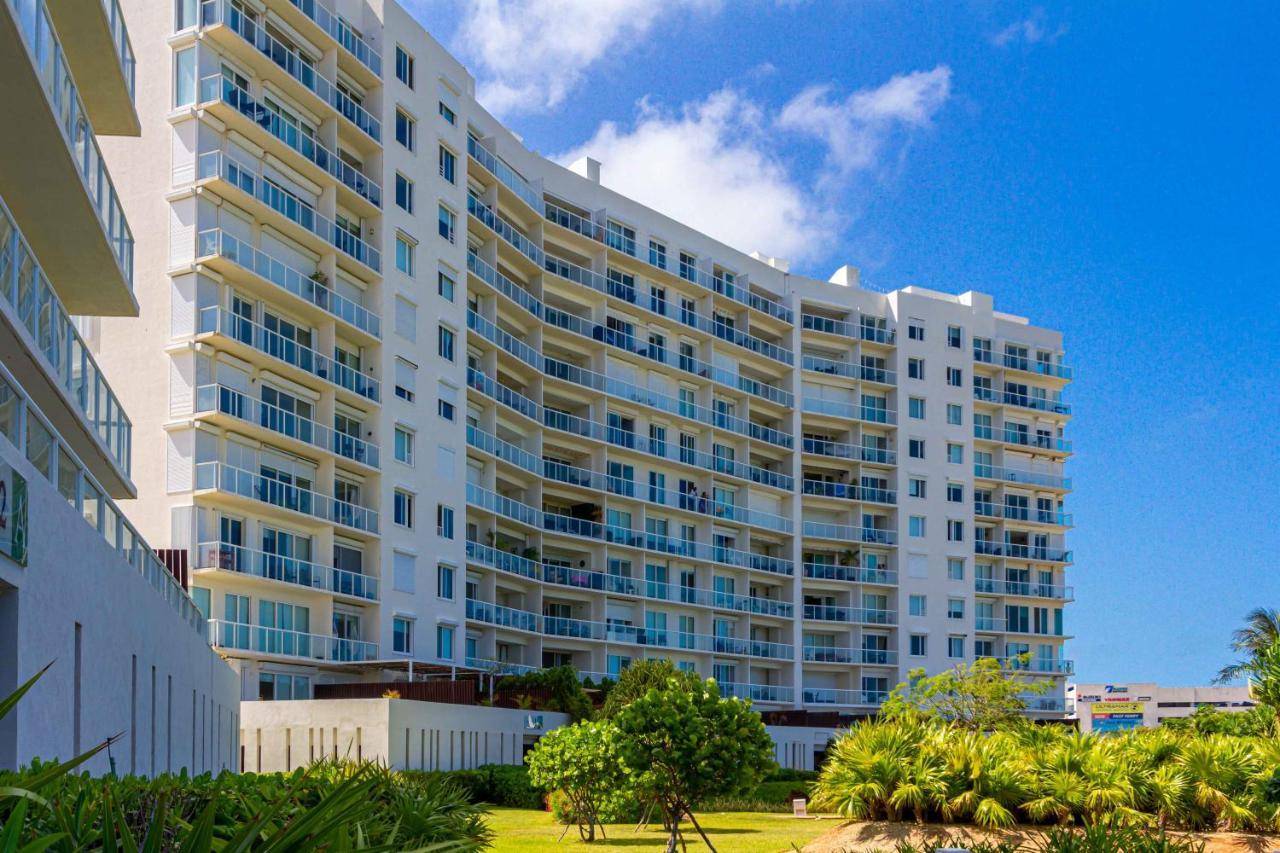Amara Beachfront By The Sea Apartment