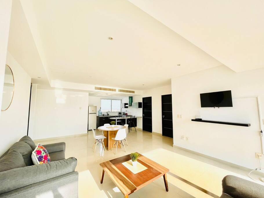 Amazing View 2 Bedroom Apto,5 Min To Hz,malldownstairs Ny1601 Apartment