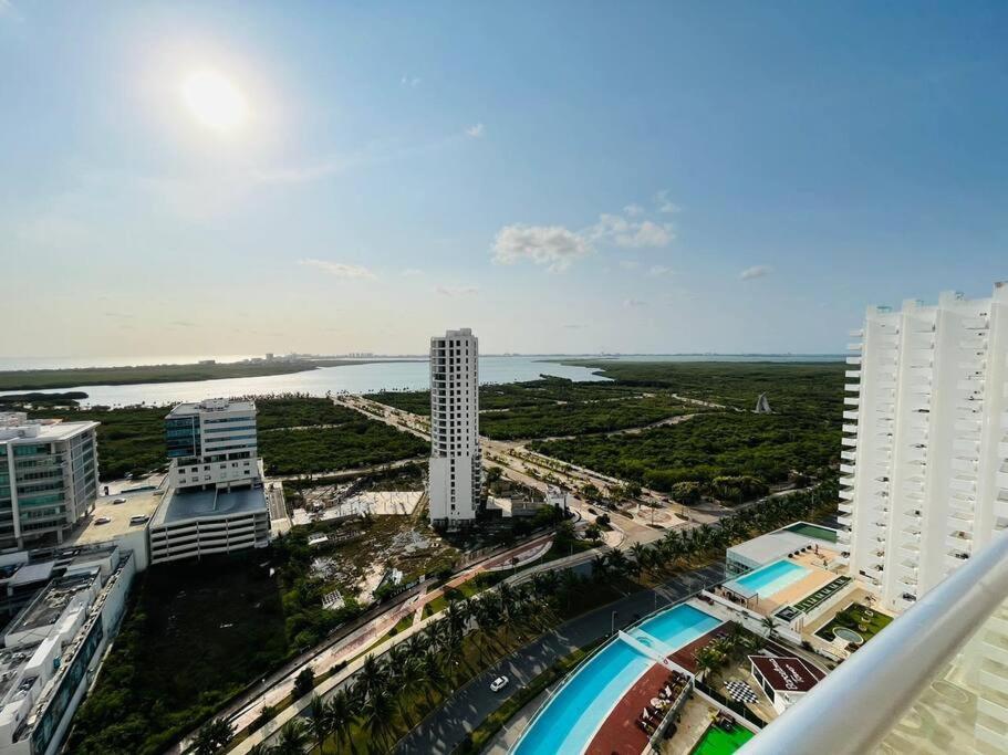 Amazing View 2 Bedroom Apto,5 Min To Hz,malldownstairs Ny1601 Apartment *