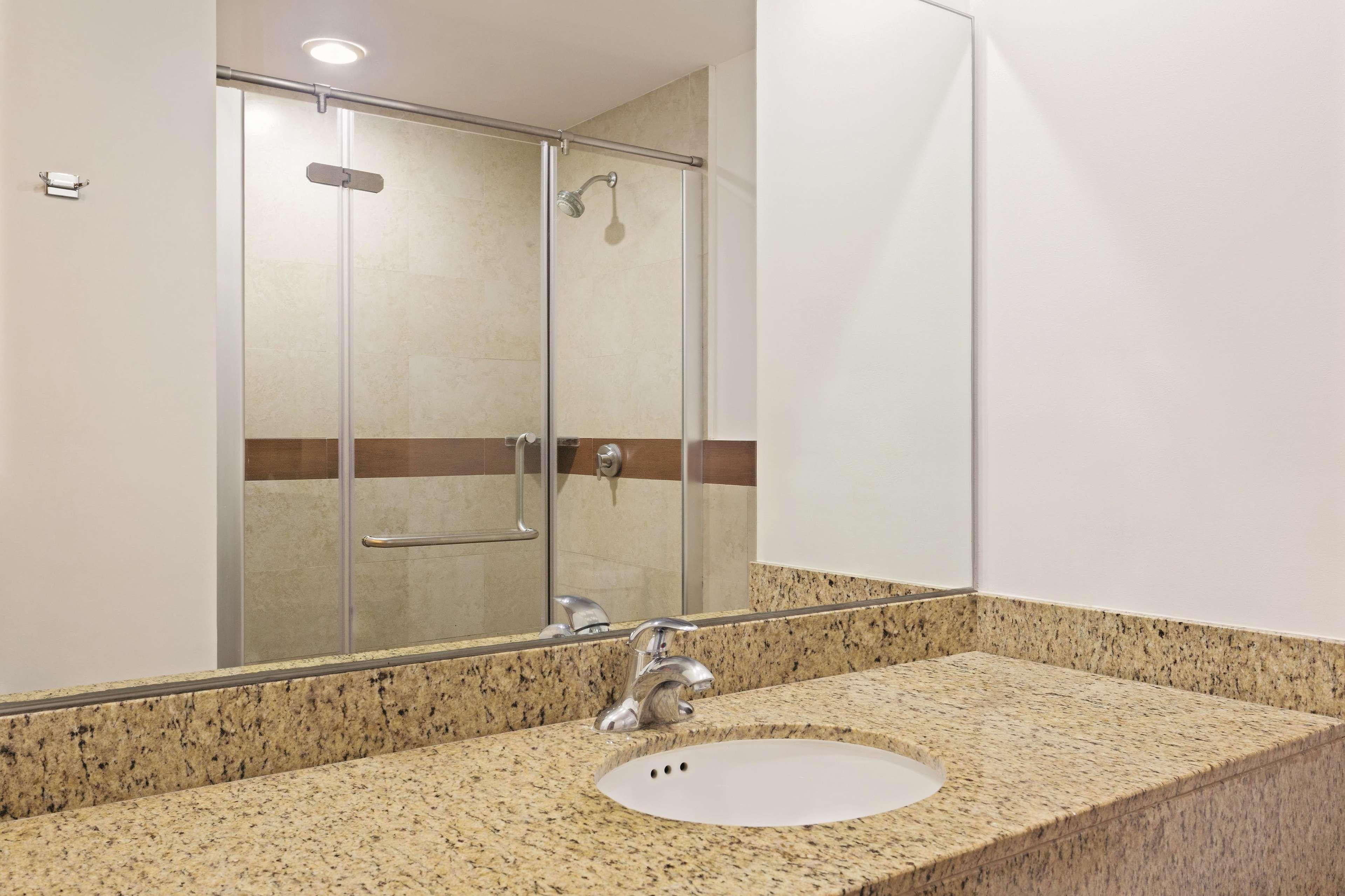 Hotel Wyndham Garden Downtown 4*