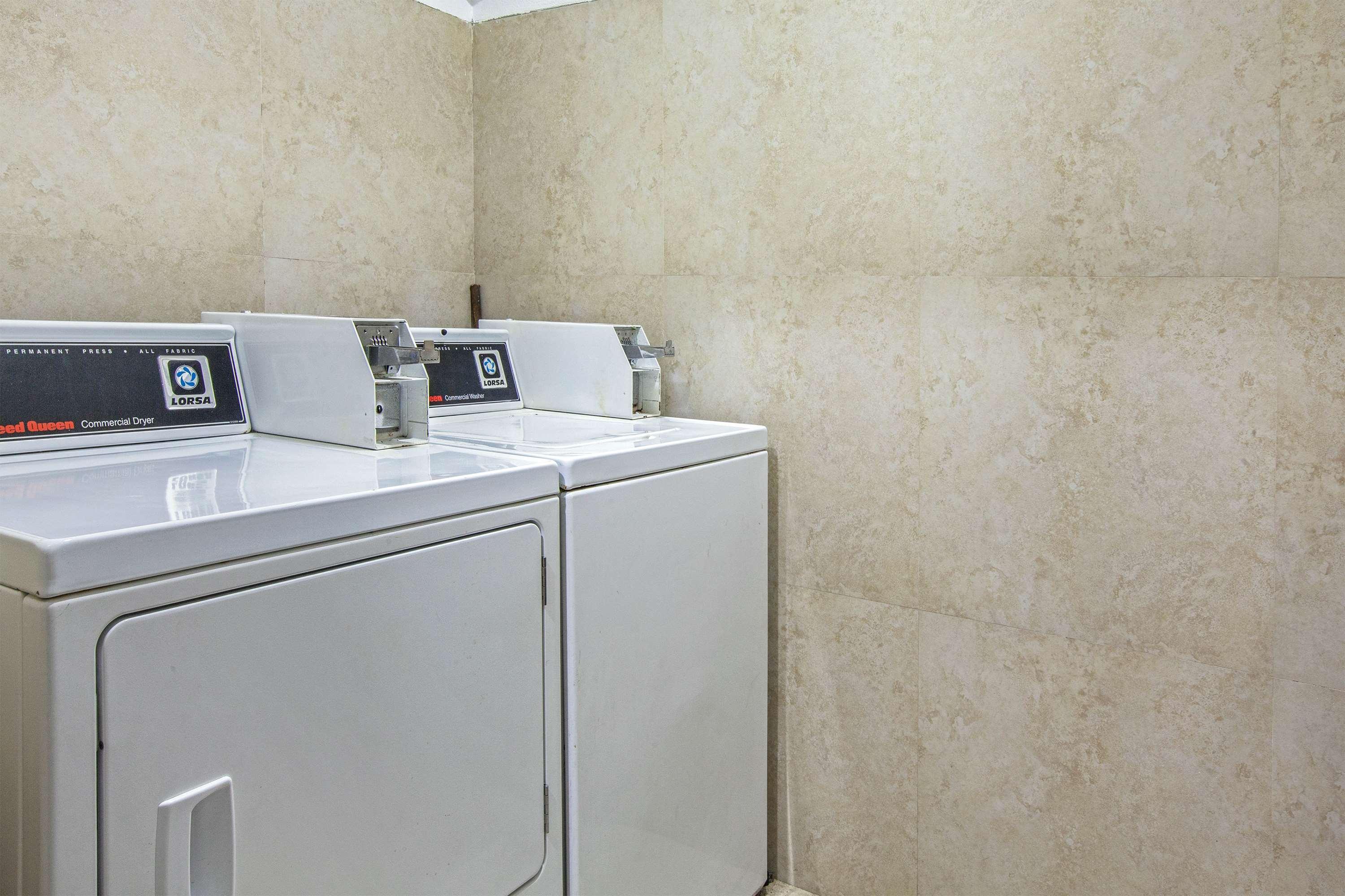 Wyndham Garden Downtown Hotel 4*