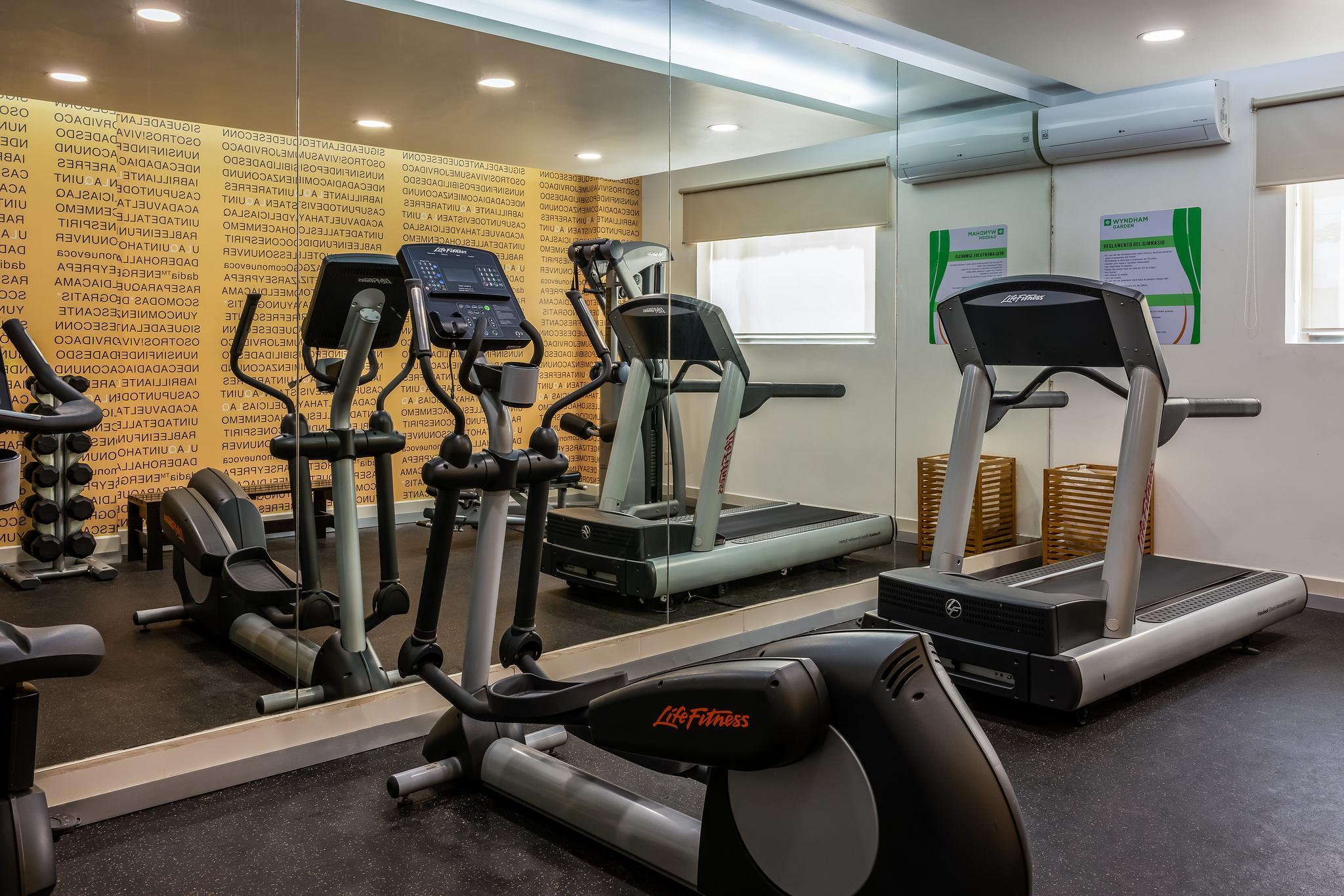 Wyndham Garden Downtown 4*
