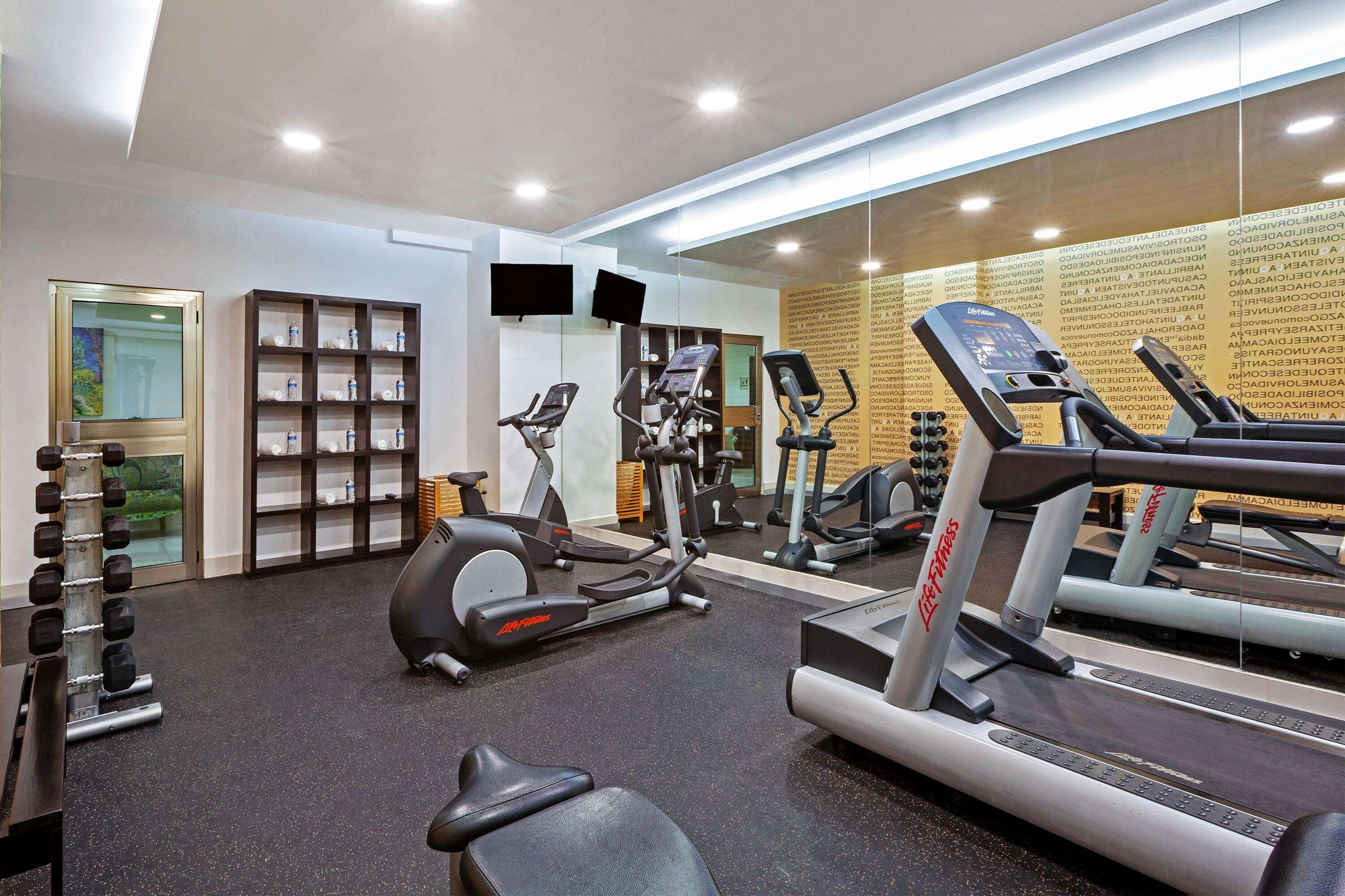 Wyndham Garden Downtown 4*