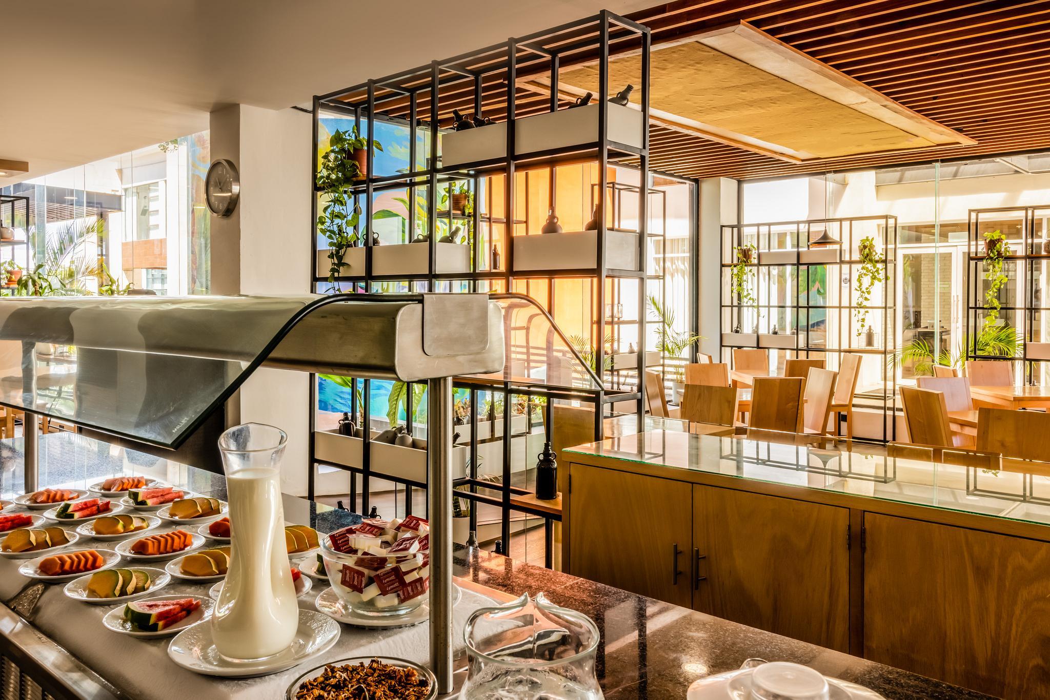 Wyndham Garden Downtown 4*