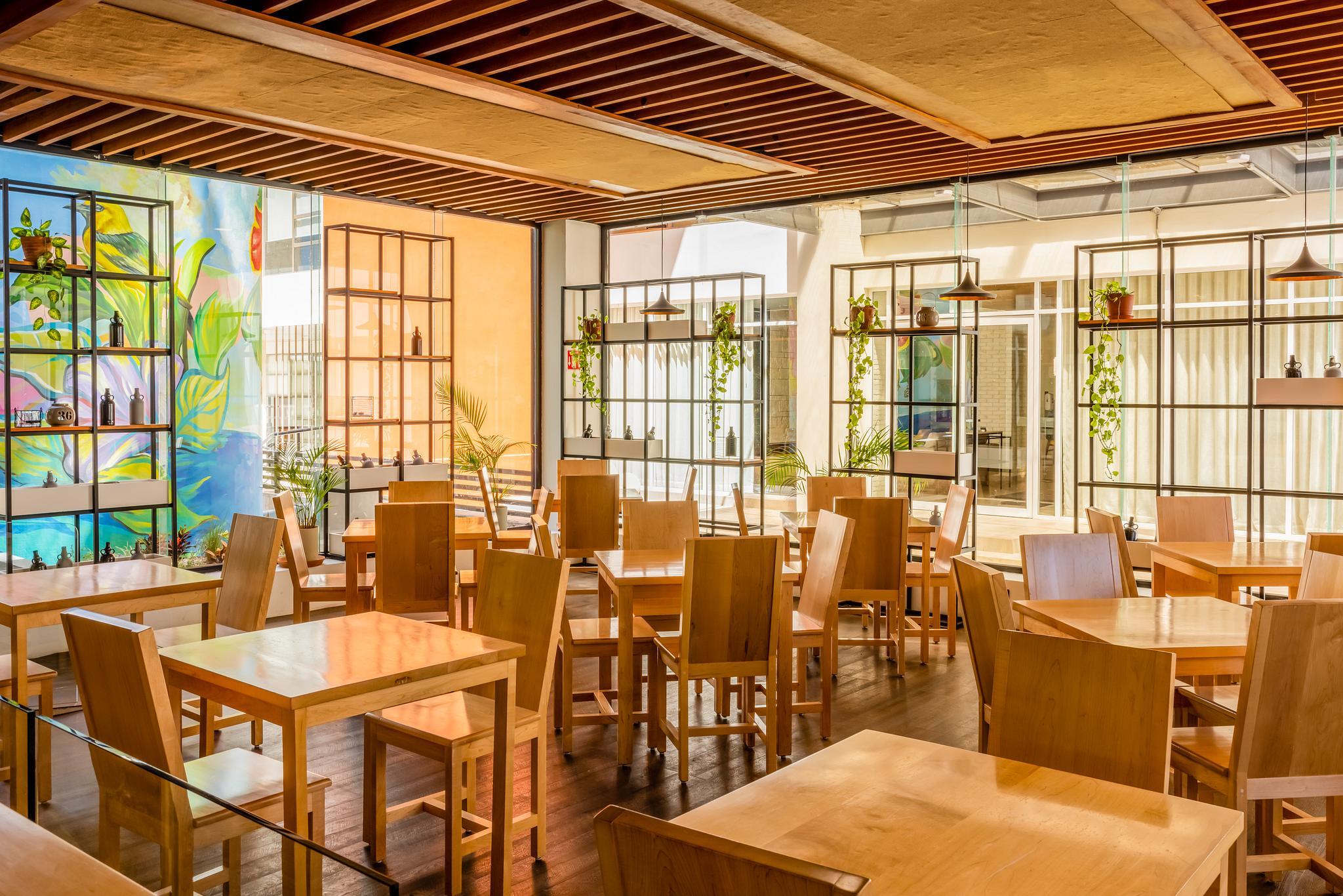 Wyndham Garden Downtown 4*