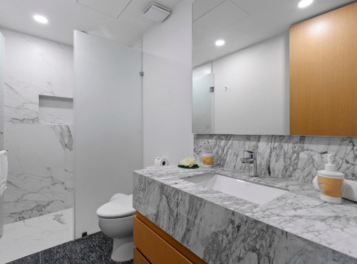 4br. Near The Apartment