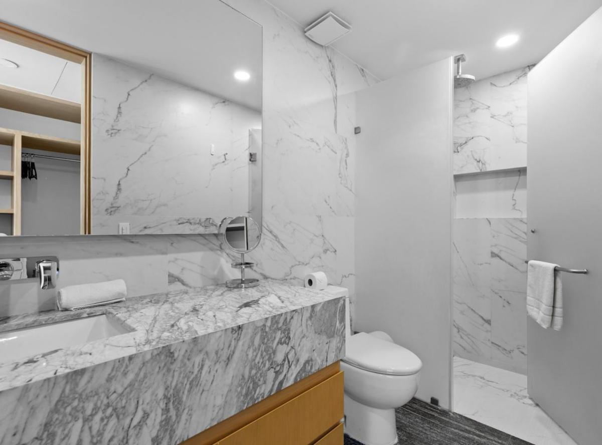 4br. Near The Apartment