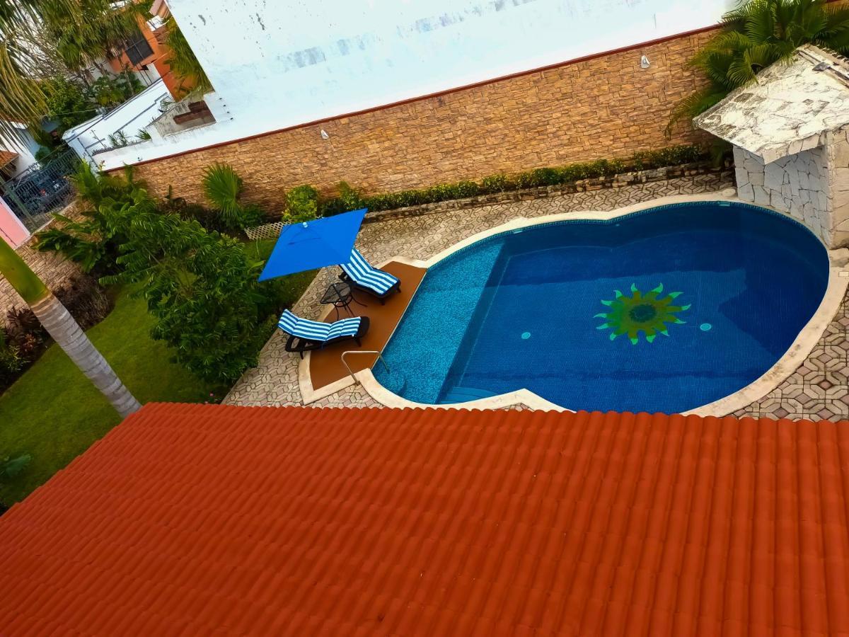 Hermosa Casa, En Renta Vacacional Con Piscina, A Tan Solo10 Minutos De La Playa, Cerca De Centros Comerciales, Restaurantes, Bares Y Supermercados Cancún