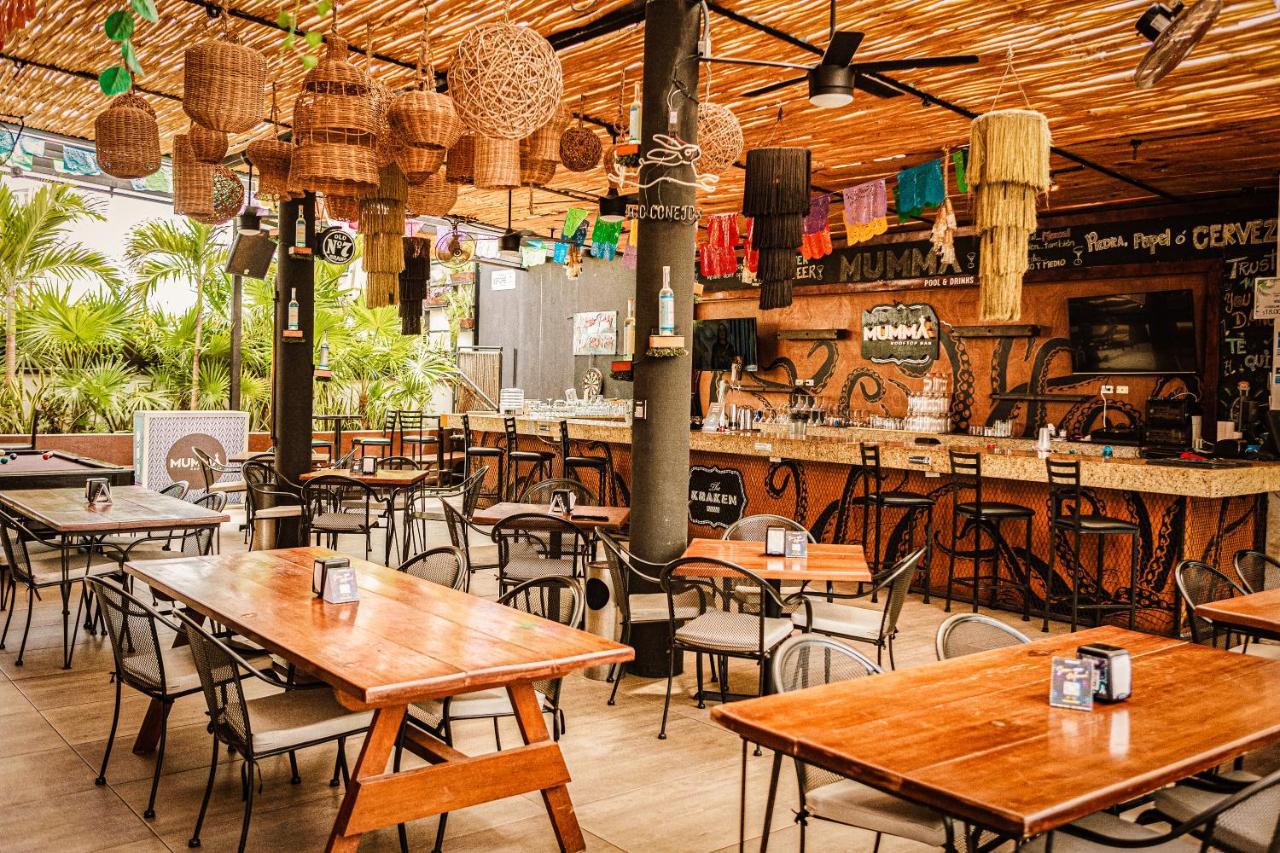 Nomads & Rooftop Pool Hostel Cancun