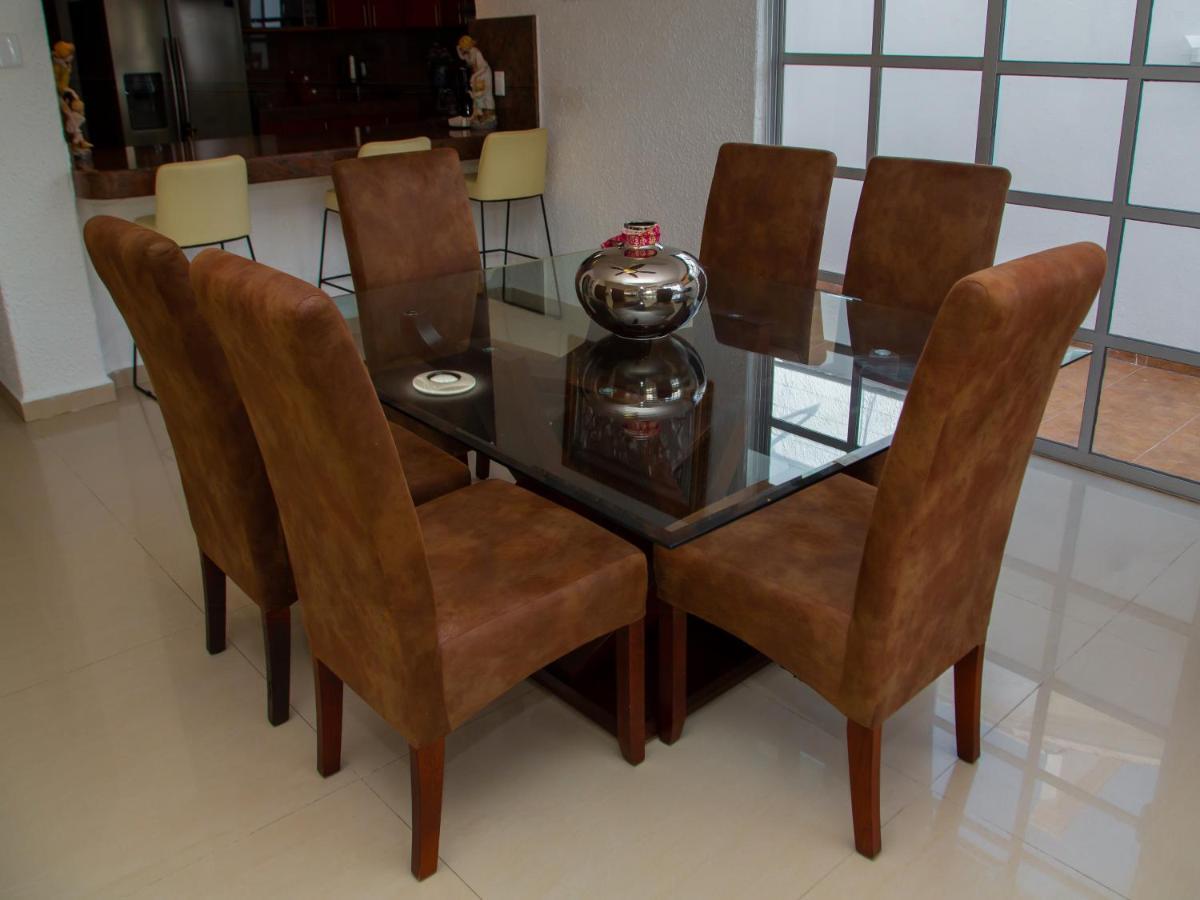 Hermosa Casa, En Renta Vacacional Con Piscina, A Tan Solo10 Minutos De La Playa, Cerca De Centros Comerciales, Restaurantes, Bares Y Supermercados Cancún