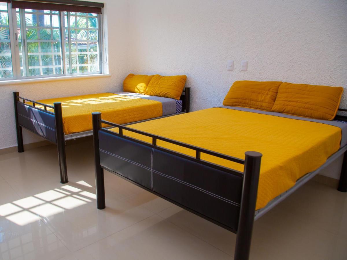 Hermosa Casa, En Renta Vacacional Con Piscina, A Tan Solo10 Minutos De La Playa, Cerca De Centros Comerciales, Restaurantes, Bares Y Supermercados Cancún