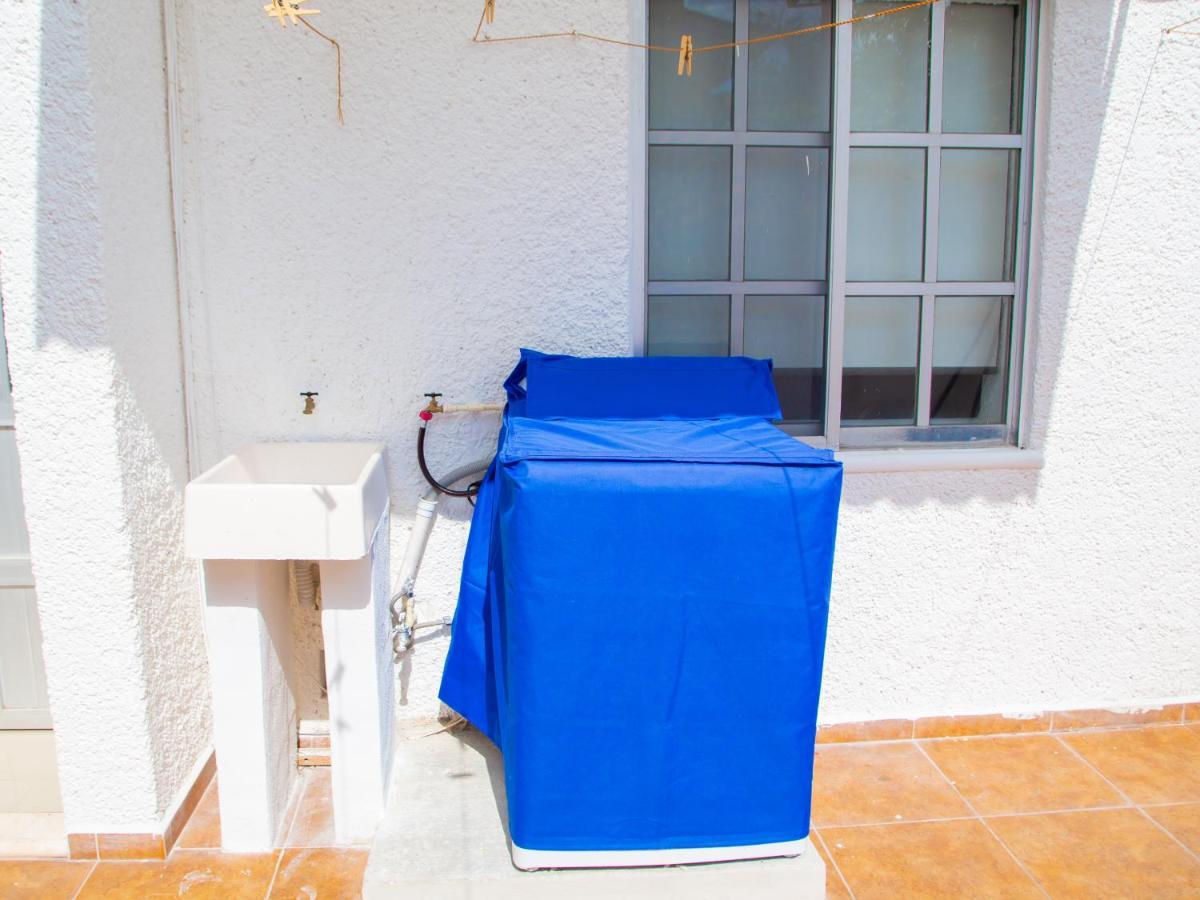 Hermosa Casa, En Renta Vacacional Con Piscina, A Tan Solo10 Minutos De La Playa, Cerca De Centros Comerciales, Restaurantes, Bares Y Supermercados Cancún