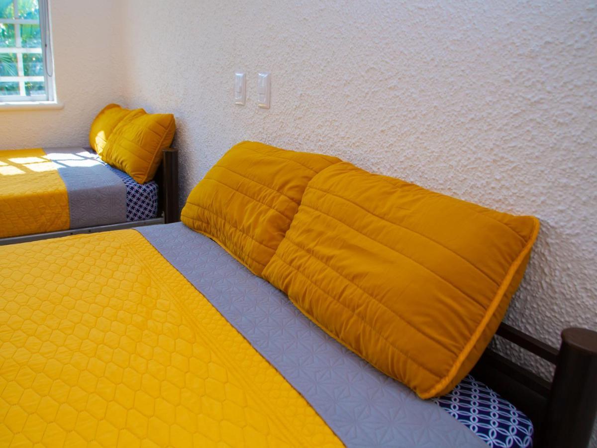 Hermosa Casa, En Renta Vacacional Con Piscina, A Tan Solo10 Minutos De La Playa, Cerca De Centros Comerciales, Restaurantes, Bares Y Supermercados Cancún