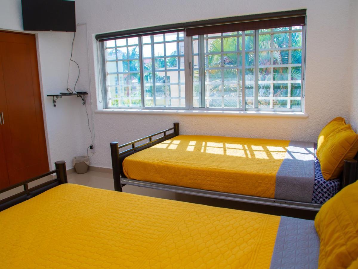 Hermosa Casa, En Renta Vacacional Con Piscina, A Tan Solo10 Minutos De La Playa, Cerca De Centros Comerciales, Restaurantes, Bares Y Supermercados *