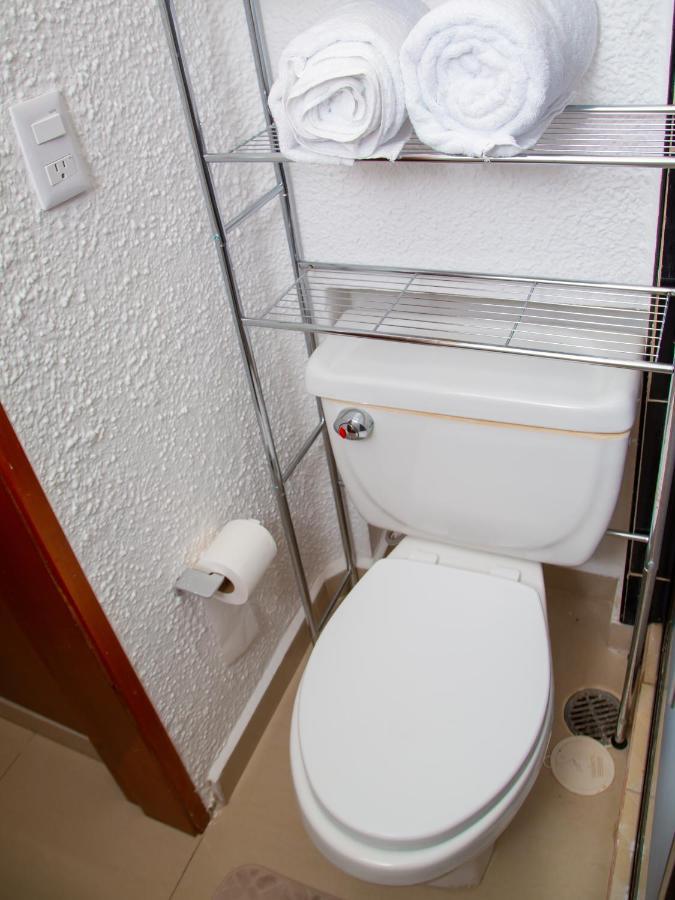 Hermosa Casa, En Renta Vacacional Con Piscina, A Tan Solo10 Minutos De La Playa, Cerca De Centros Comerciales, Restaurantes, Bares Y Supermercados Cancún
