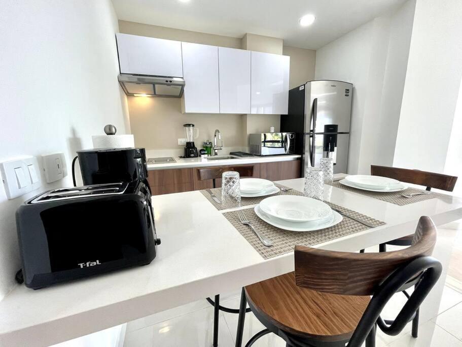Beautiful Loft With Unique Rooftop & Location! Apartment Cancun
