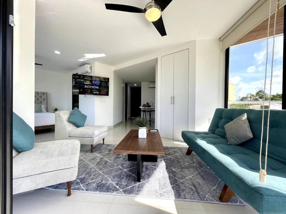 Beautiful Loft With Unique Rooftop & Location! *