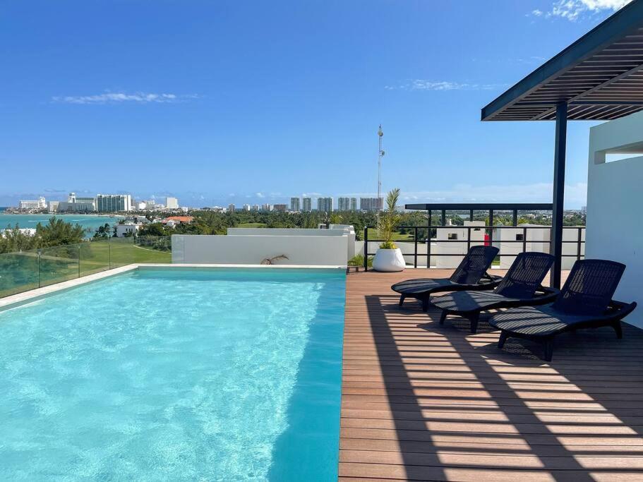 Beautiful Loft With Unique Rooftop & Location! Apartment Cancun