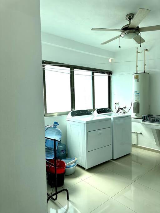3br Beautiful With Pool Gym & Great Location Ferienhaus *