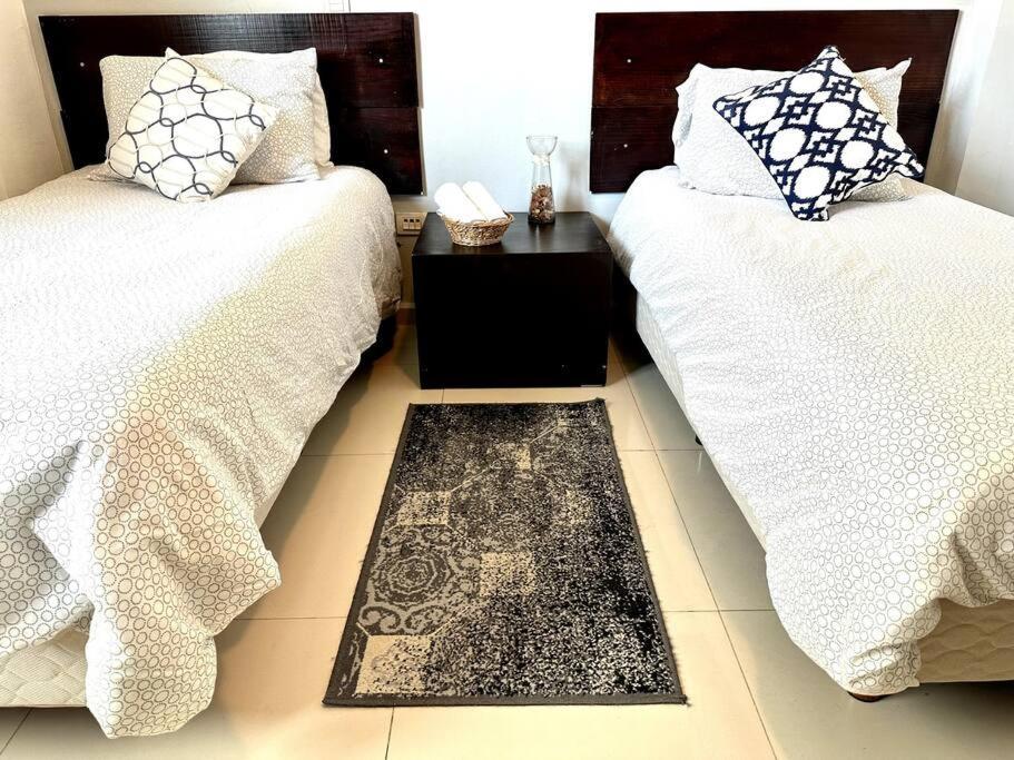 3br Beautiful With Pool Gym & Great Location Ferienhaus *