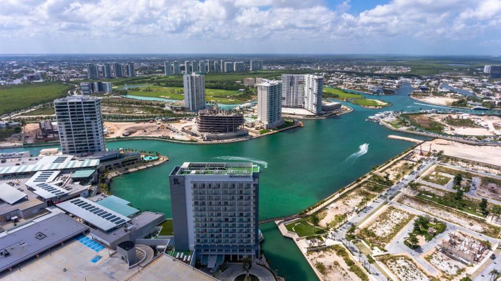 Luxury 3 Bedroom Rooftop Pool, Near The Beach