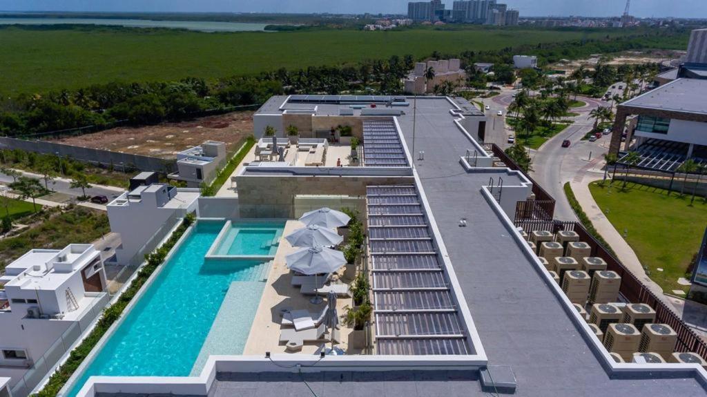 Luxury 3 Bedroom Rooftop Pool, Near The Beach Apartment Cancun