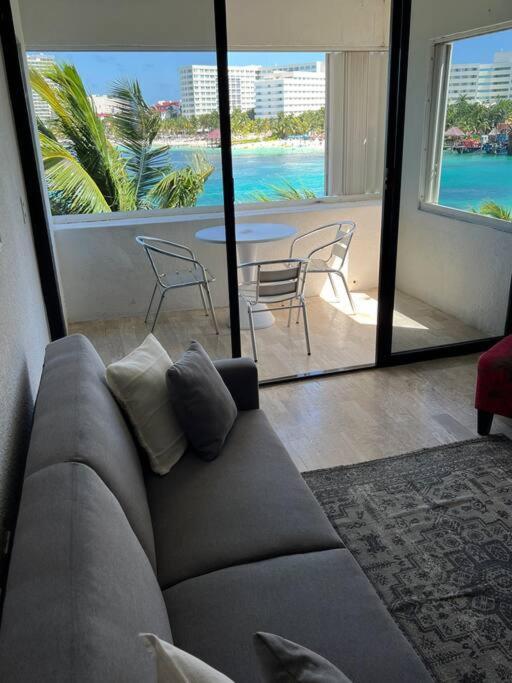 Apartment Amazing Ocean Front. 418 Cancún