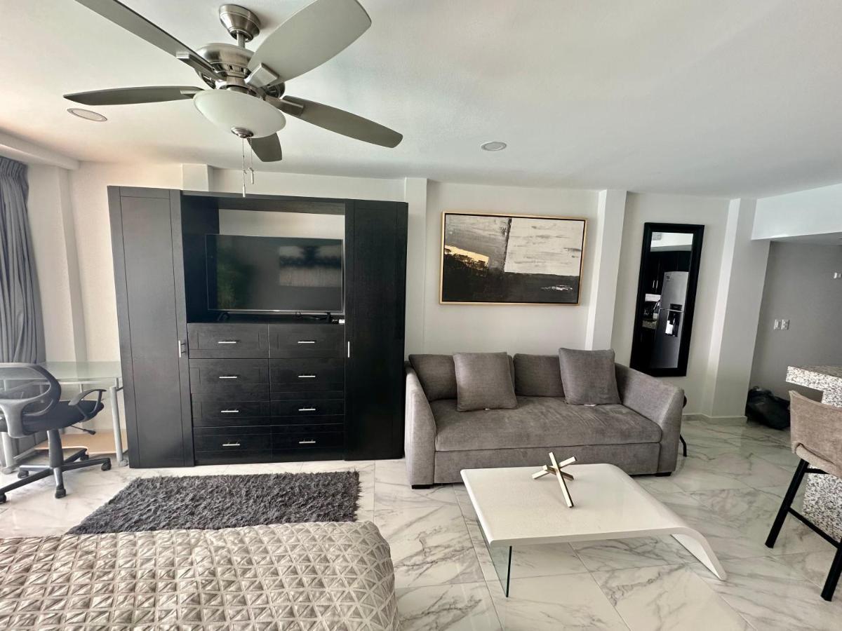 Beachfront Penthouse Aparthotel Cancun