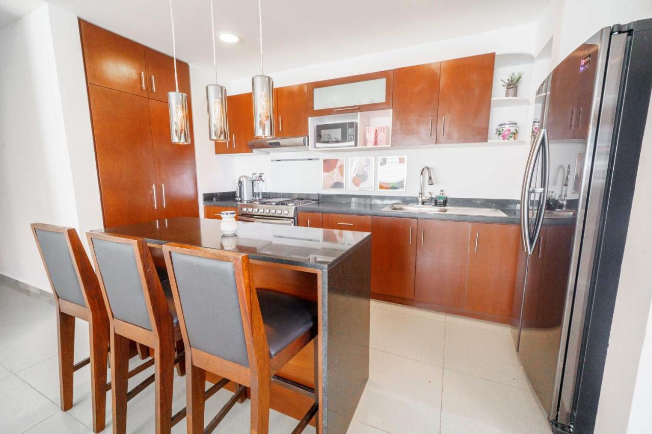 Stylish Three-bedroom W/pool Apartment