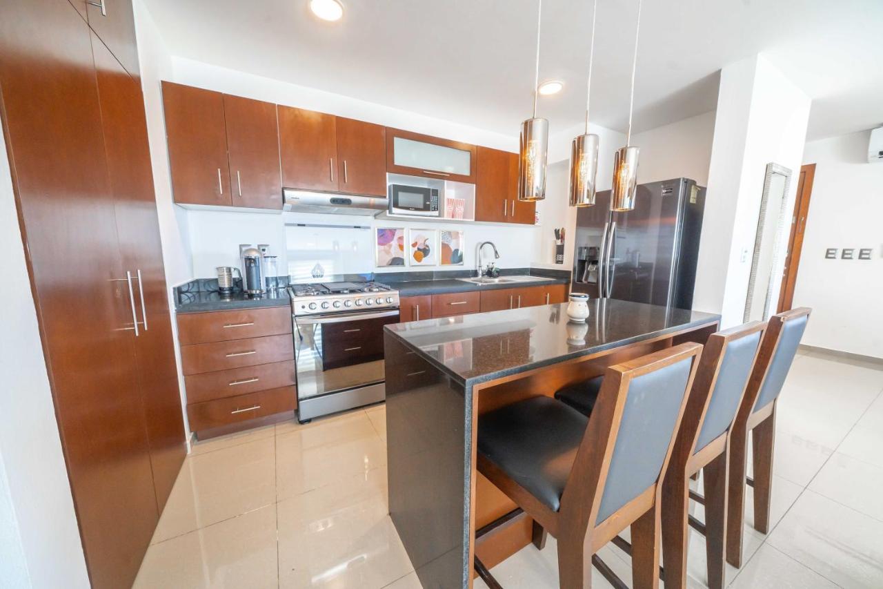 Stylish Three-bedroom W/pool Apartment Cancun