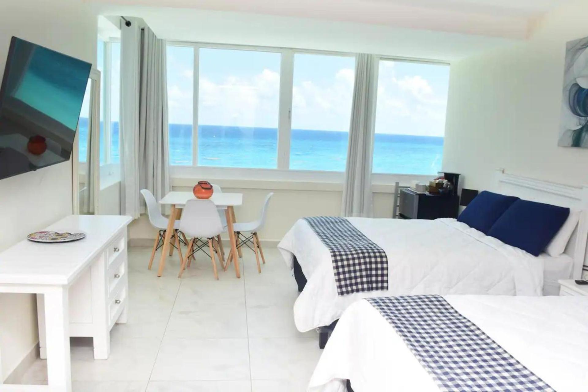 Oceanfront Studio, Magnificent Views Apartment *