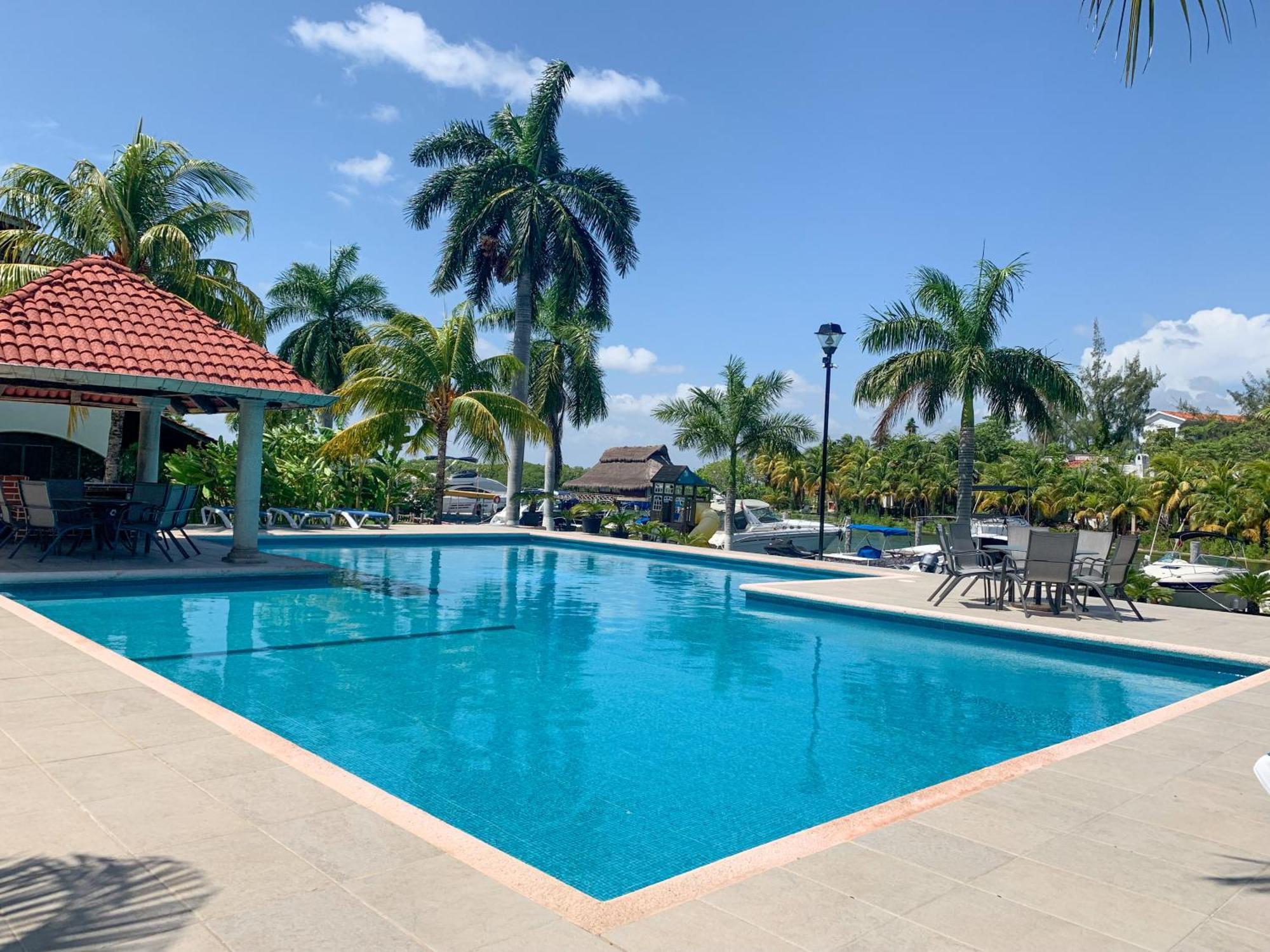 Luxury By The Lagoon Apartment