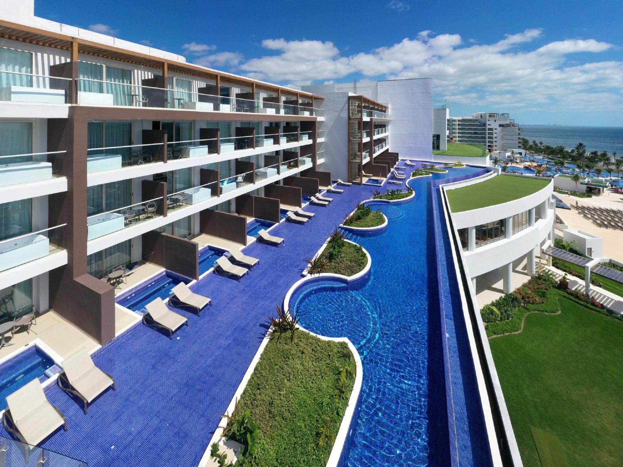 Hotel Royalton Splash Riviera Cancun, An Autograph Collection