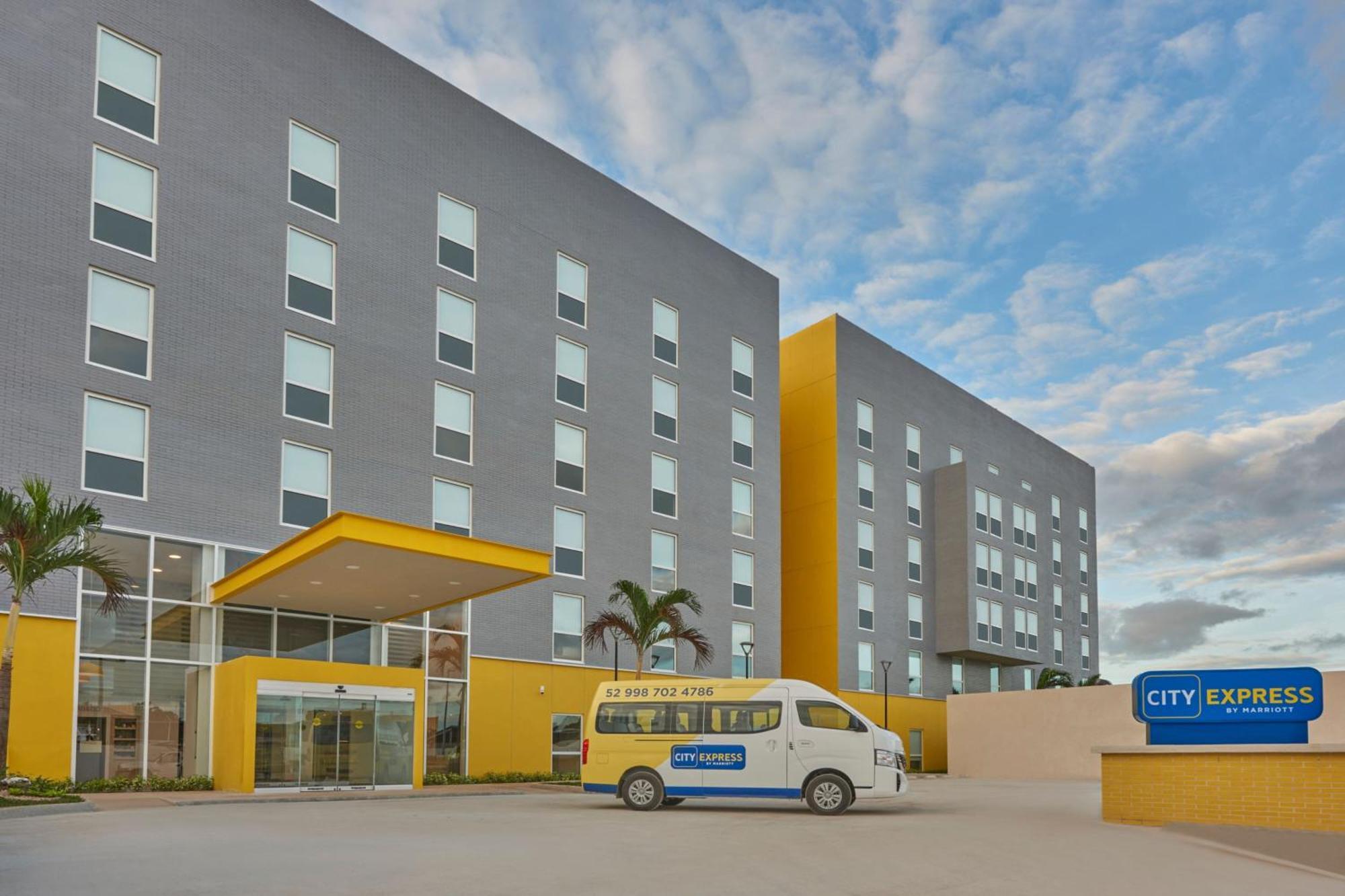 Hotel Express By Marriott Cancun Aeropuerto *