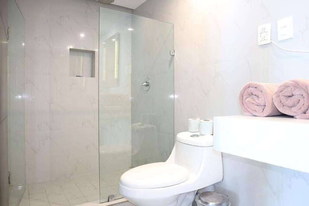 Encantadora Con Vistas Al Mar, Oleo Boutique - Oleo3103 -