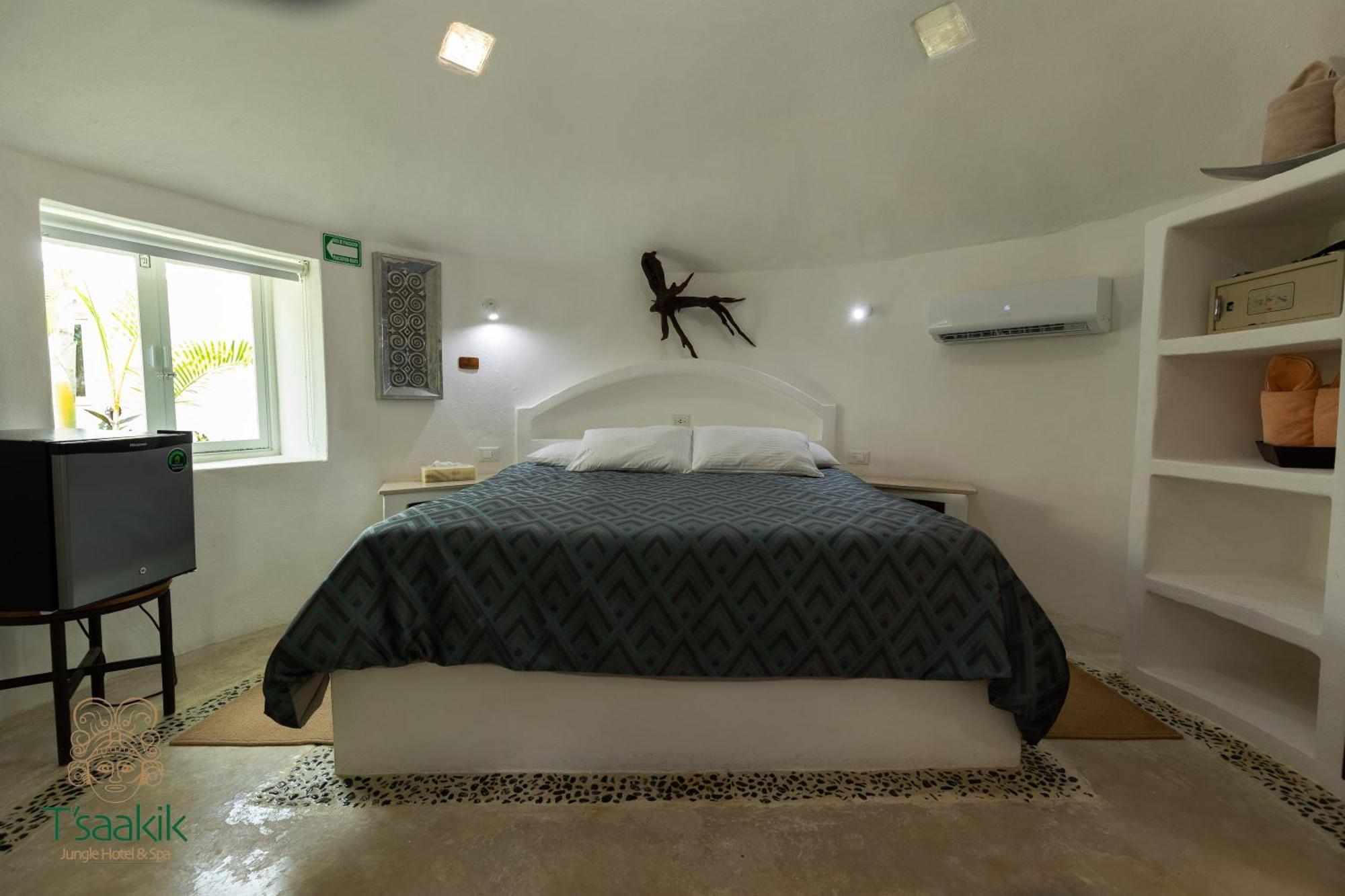 Tsaakik Jungle & Cancun