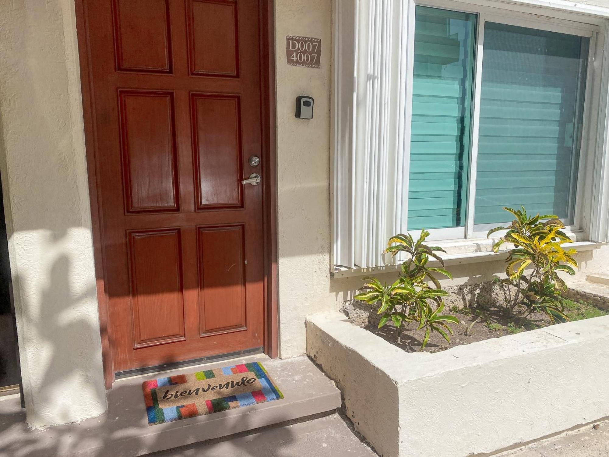 Brisas Shores 07 Beachfront Condo, Pool And Garden Area, Zona Hotelera Apartment Cancun