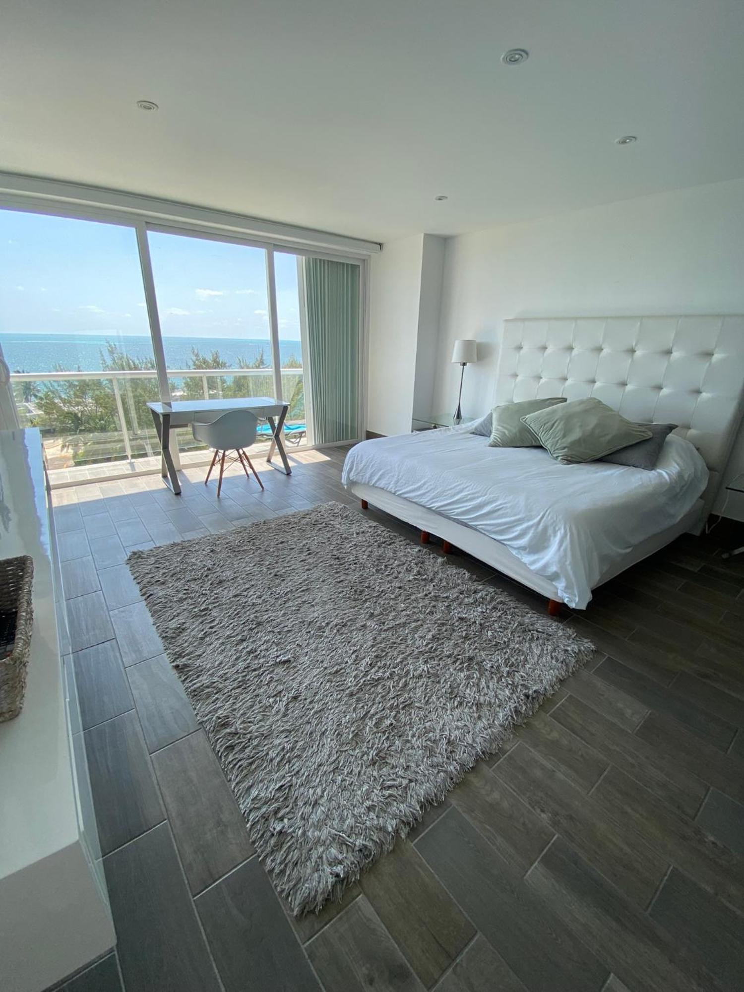 •amazing Beachfront Condo• Apartamento *