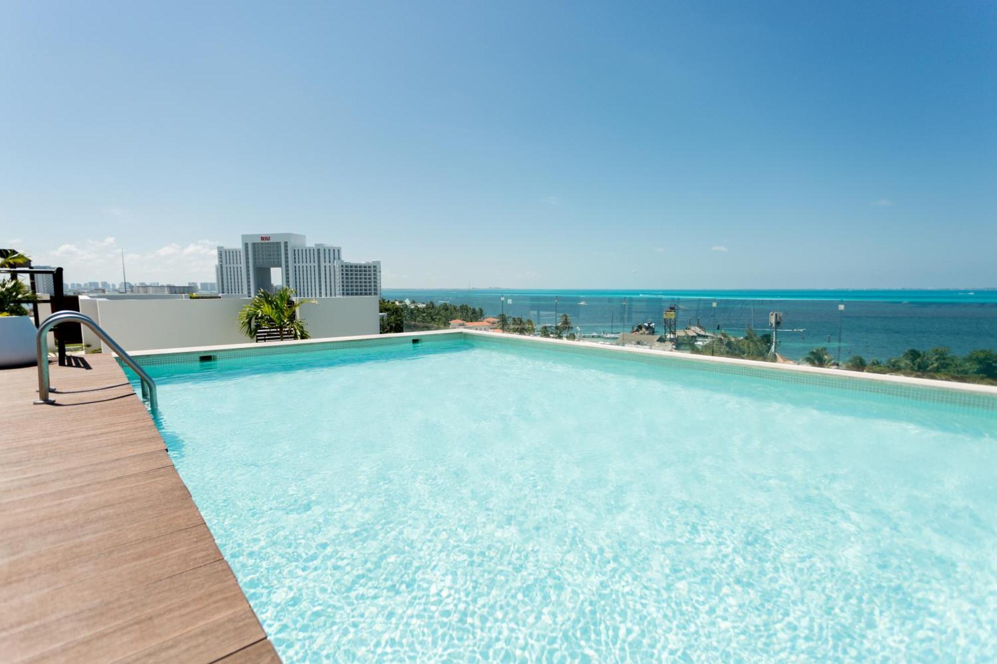 Departamento En Zona Hotelera Con Acceso A Alberca En Rooftop * Cancun