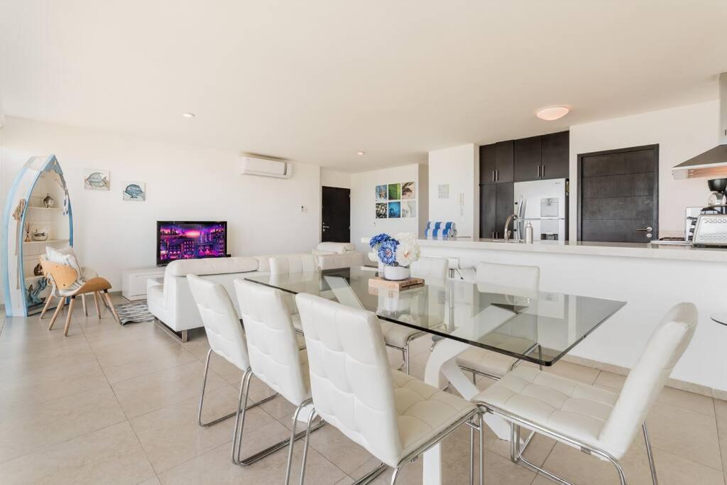 Marina Beachfront 2 Bdr *